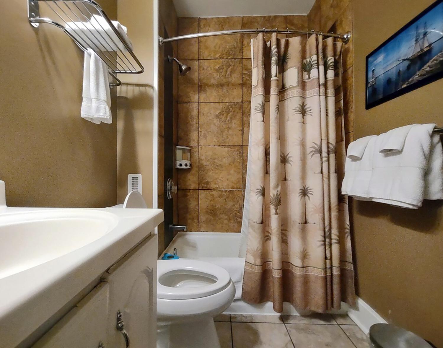 Spacious Frontier Park Apartment Erie Bagian luar foto