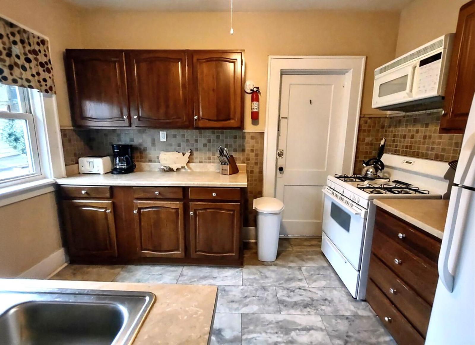 Spacious Frontier Park Apartment Erie Bagian luar foto